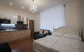 Cozy Homestay At Andel Prague