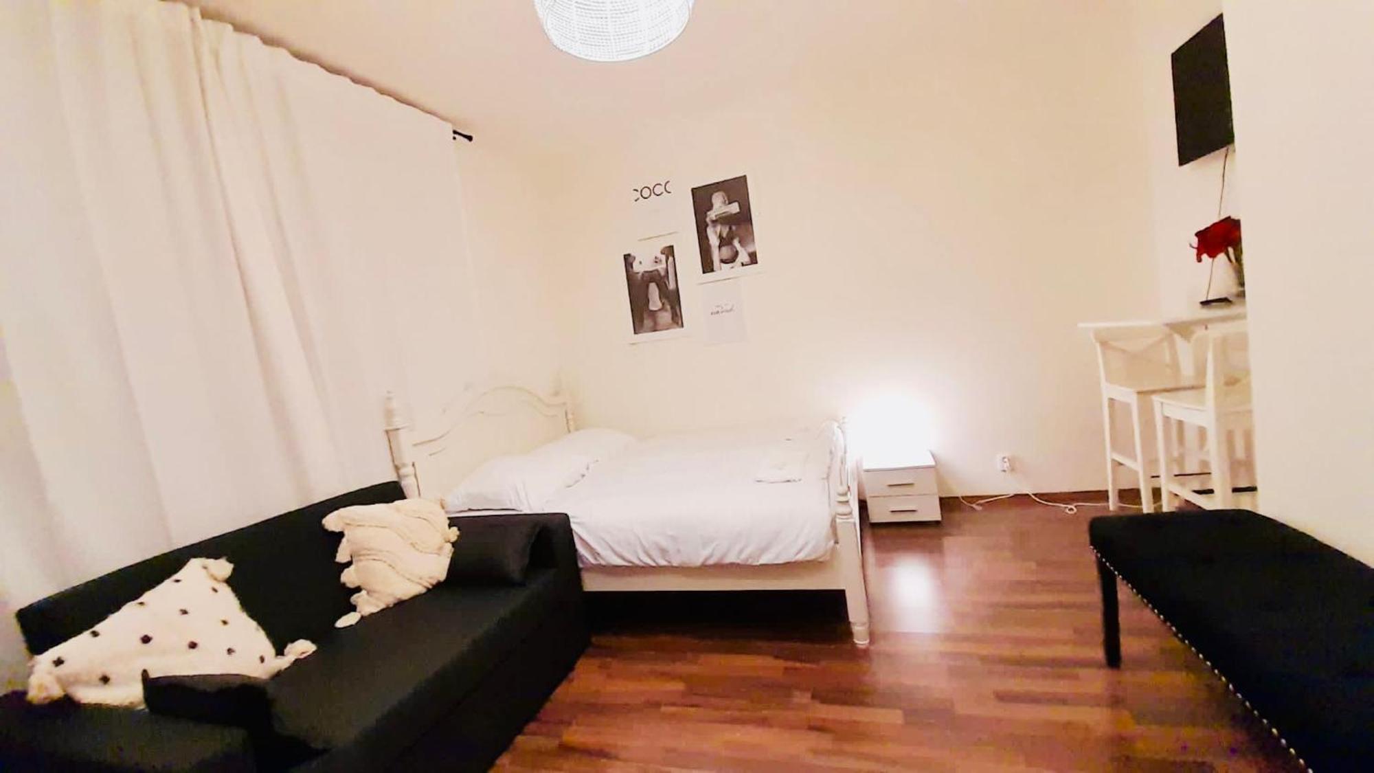 Cozy Homestay At Andel Praga Zewnętrze zdjęcie